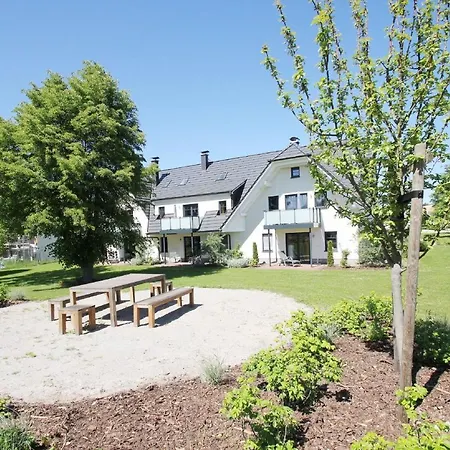 Strandnahe Fewo: Seaside Retreat With Terrace And Access
